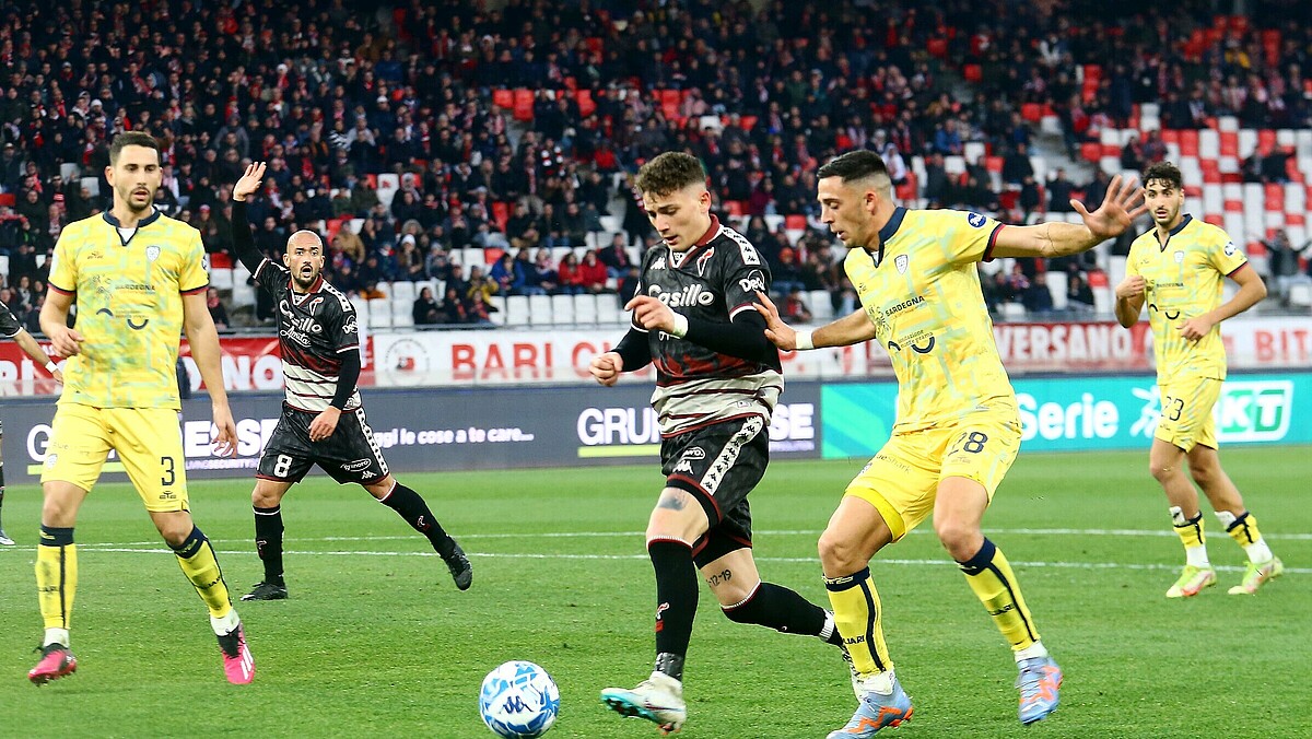 Come arrivano Cagliari e Bari alla finale