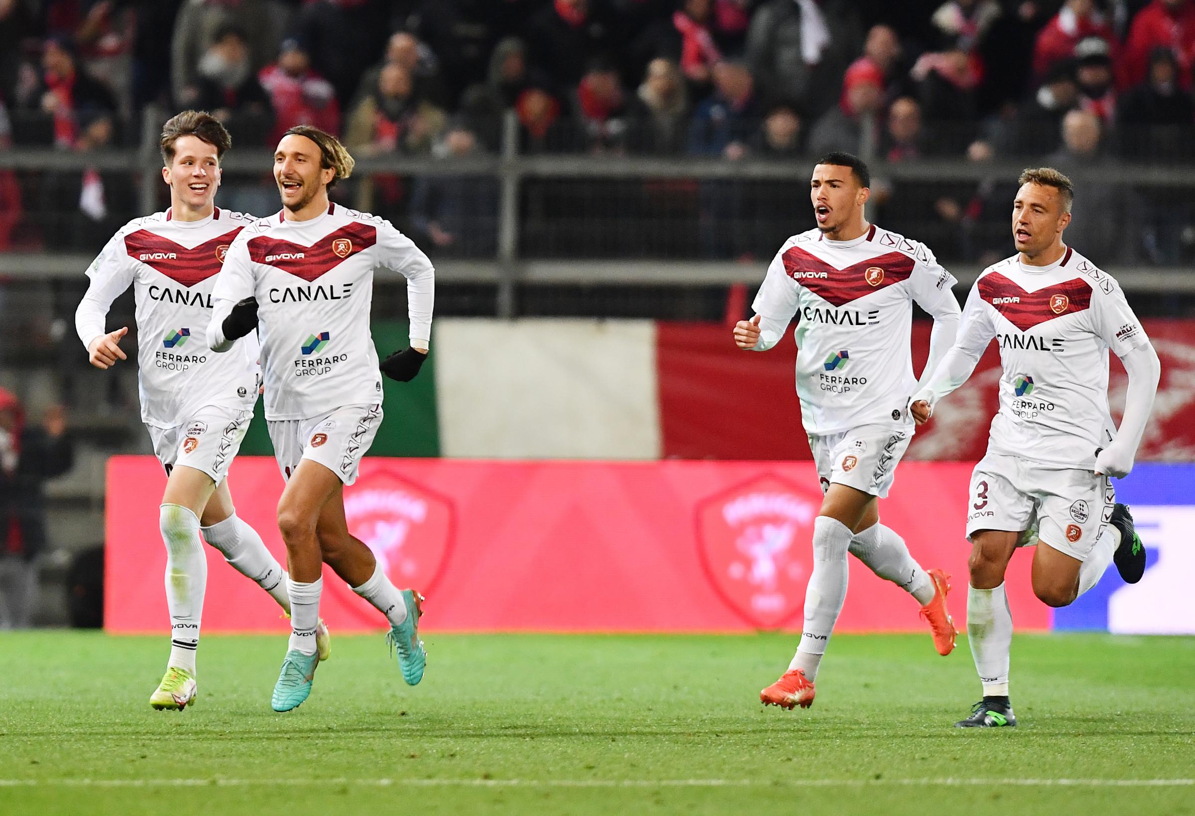 Tris della Reggina al Curi