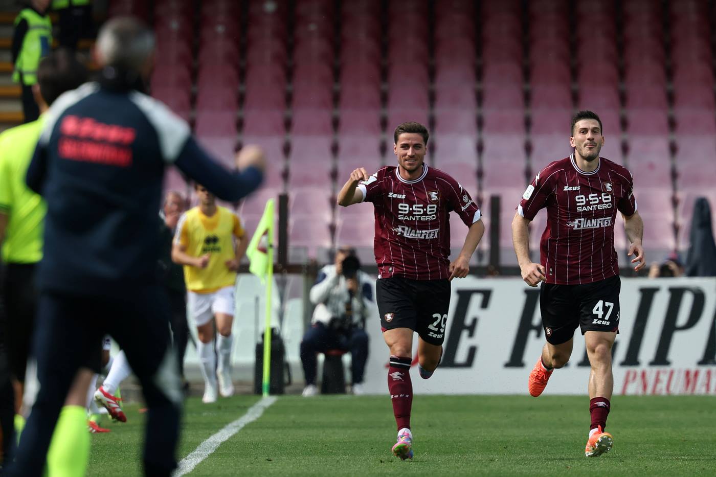 Riparte il Pisa, scatto Salernitana
