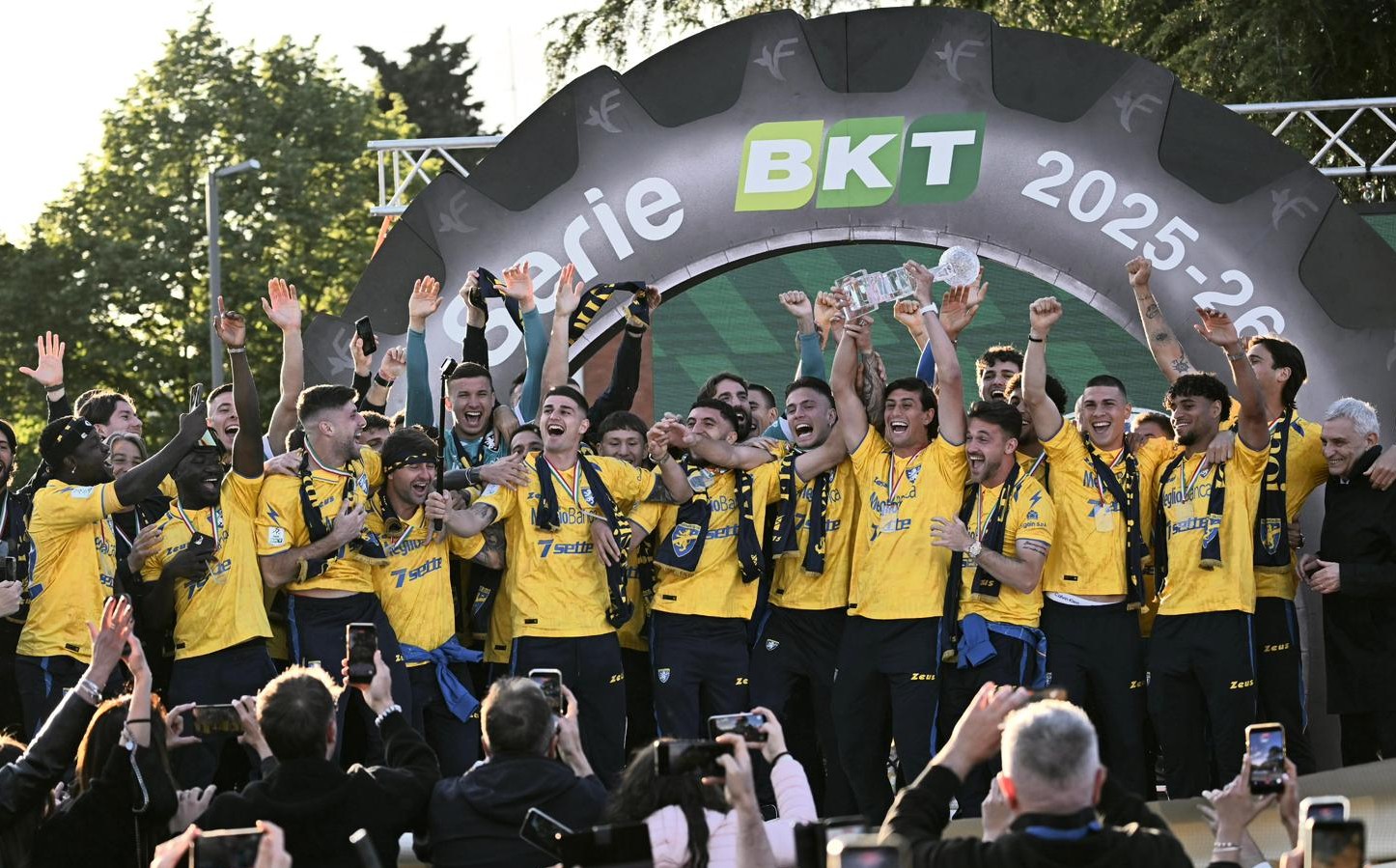 Il Frosinone alza la Coppa Nexus