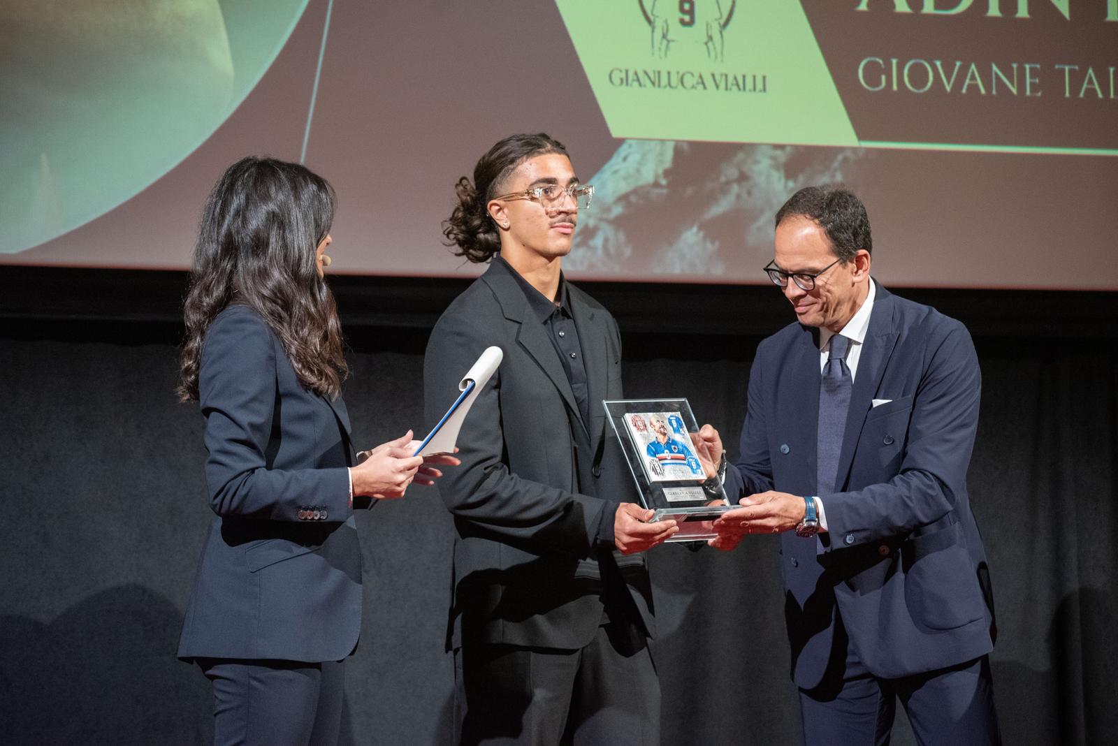 Premio Vialli miglior giovane a Licina. Bedin consegna il premio a Rimini